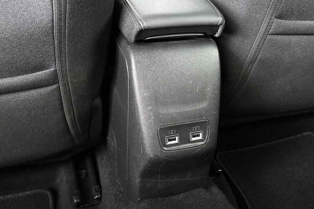 Peugeot e-208 (S493RD) met abonnement