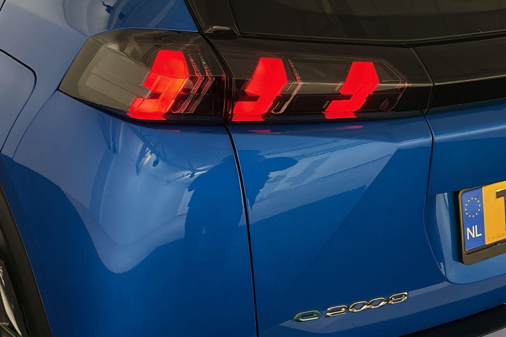 Peugeot e-2008 (T698NV) met abonnement