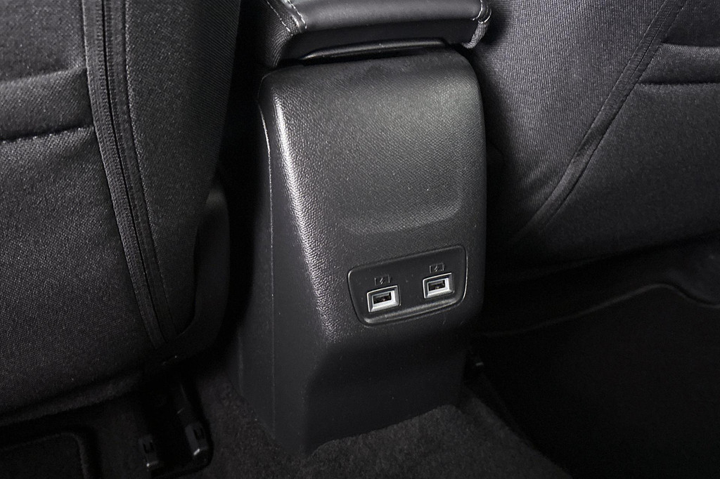 Peugeot e-2008 (T698NV) met abonnement