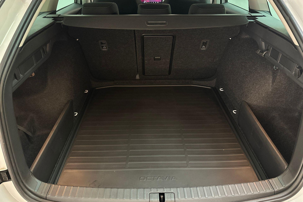 ŠKODA Octavia (JPV75P) met abonnement