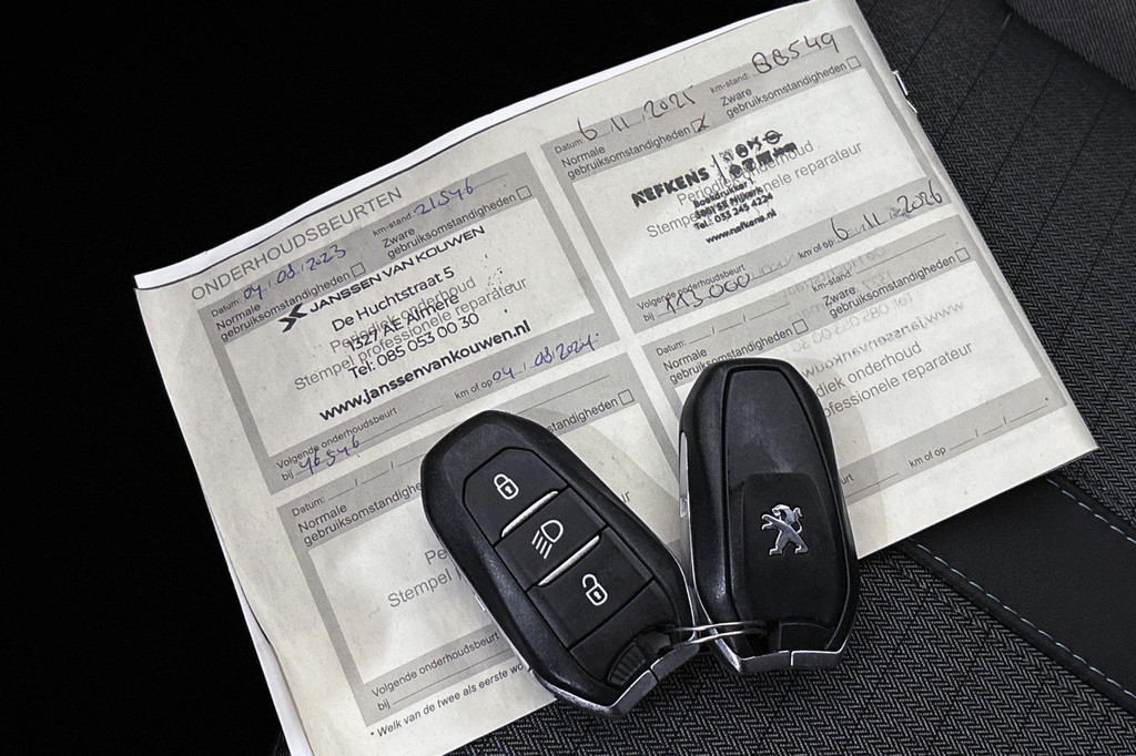 Peugeot e-2008 (R041TK) met abonnement