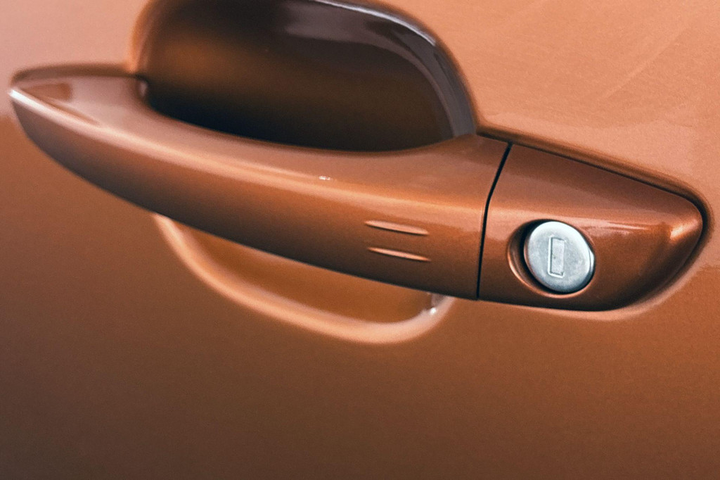 Peugeot e-2008 (R041TK) met abonnement