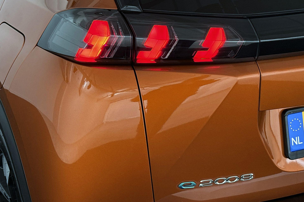 Peugeot e-2008 (R041TK) met abonnement