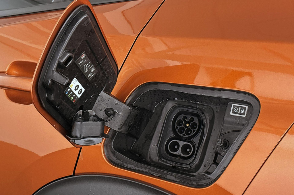 Peugeot e-2008 (R041TK) met abonnement