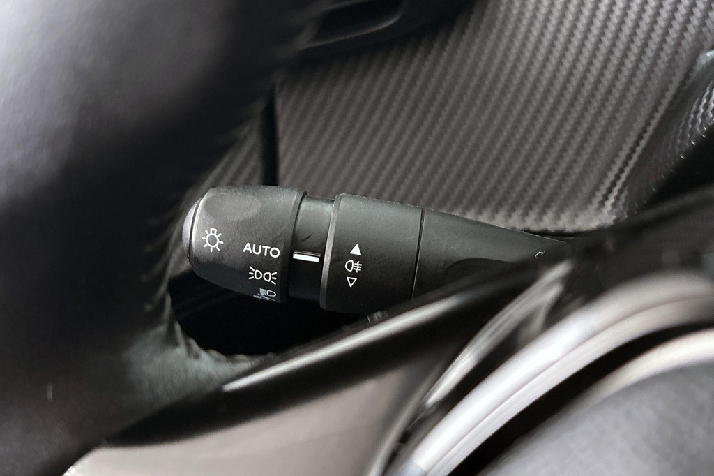 Peugeot e-2008 (R041TK) met abonnement