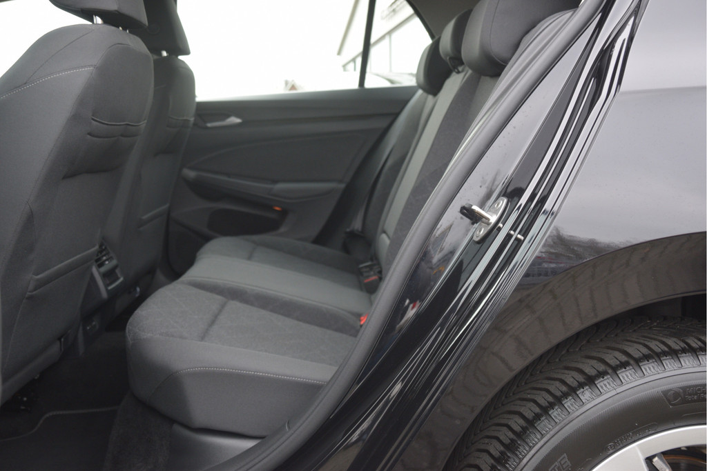 Volkswagen Golf (JRL64R) met abonnement