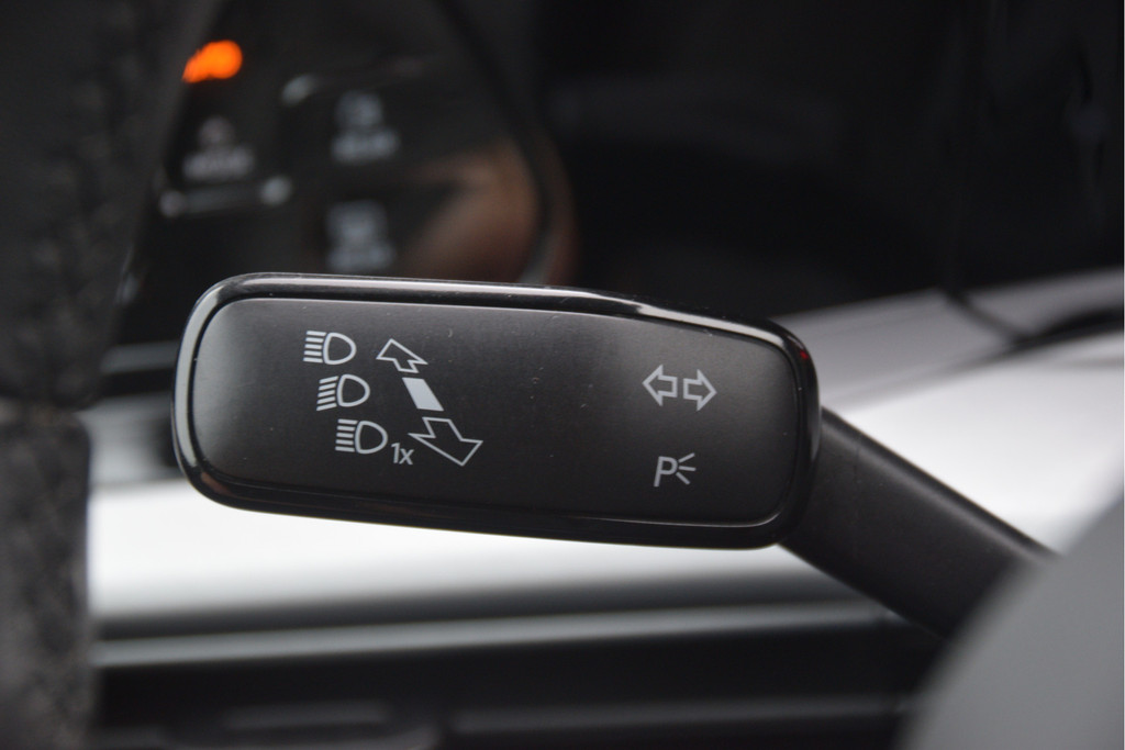 Volkswagen Golf (JRL64R) met abonnement