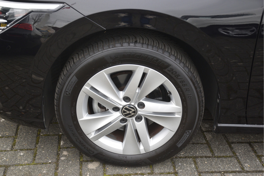 Volkswagen Golf (JRL64R) met abonnement