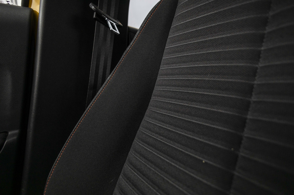 Peugeot e-208 (S006TX) met abonnement