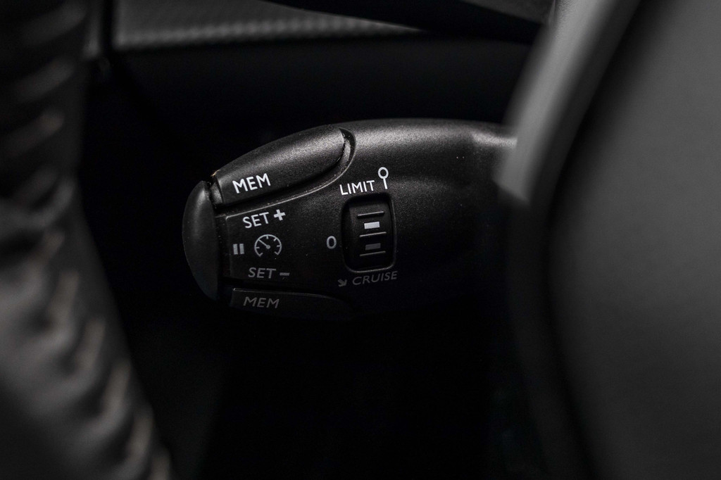 Peugeot e-208 (S006TX) met abonnement