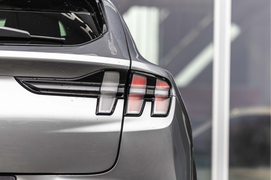 Ford Mustang Mach-E (N703NB) met abonnement