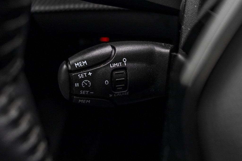 Peugeot e-208 (K603HF) met abonnement