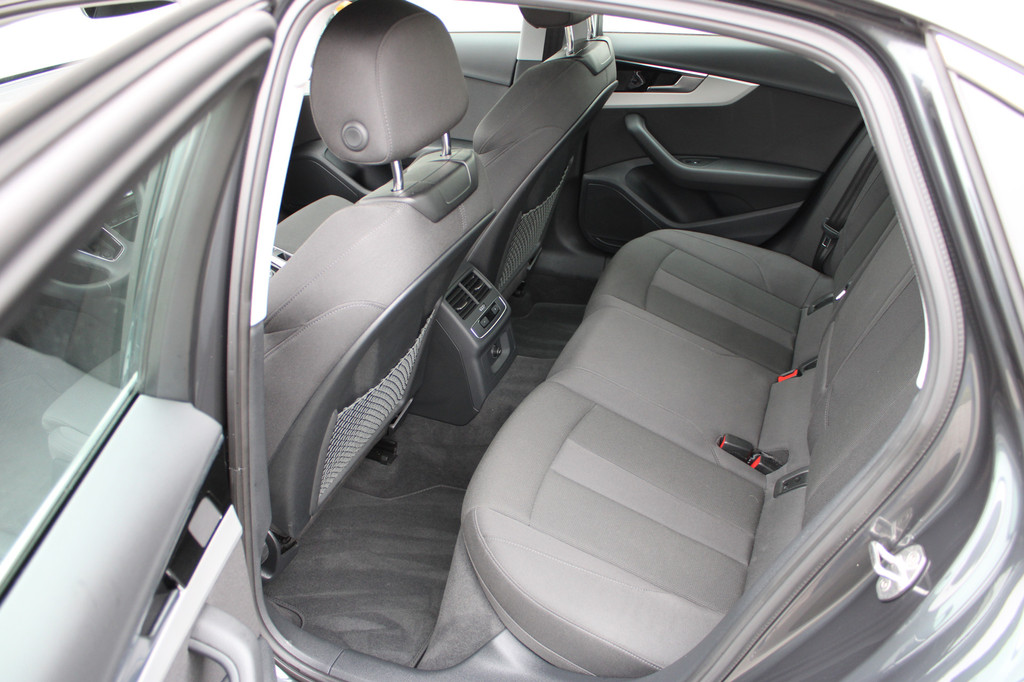 Audi A4 (S728PD) met abonnement