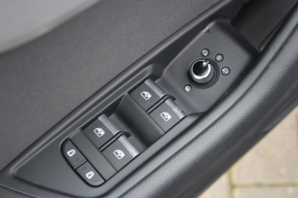 Audi A4 (S728PD) met abonnement