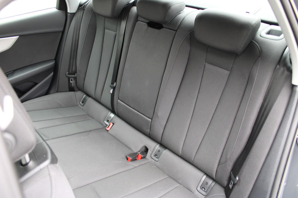 Audi A4 (S728PD) met abonnement