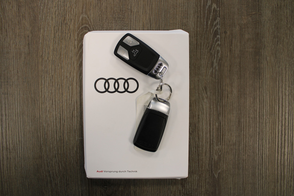 Audi A4 (S728PD) met abonnement