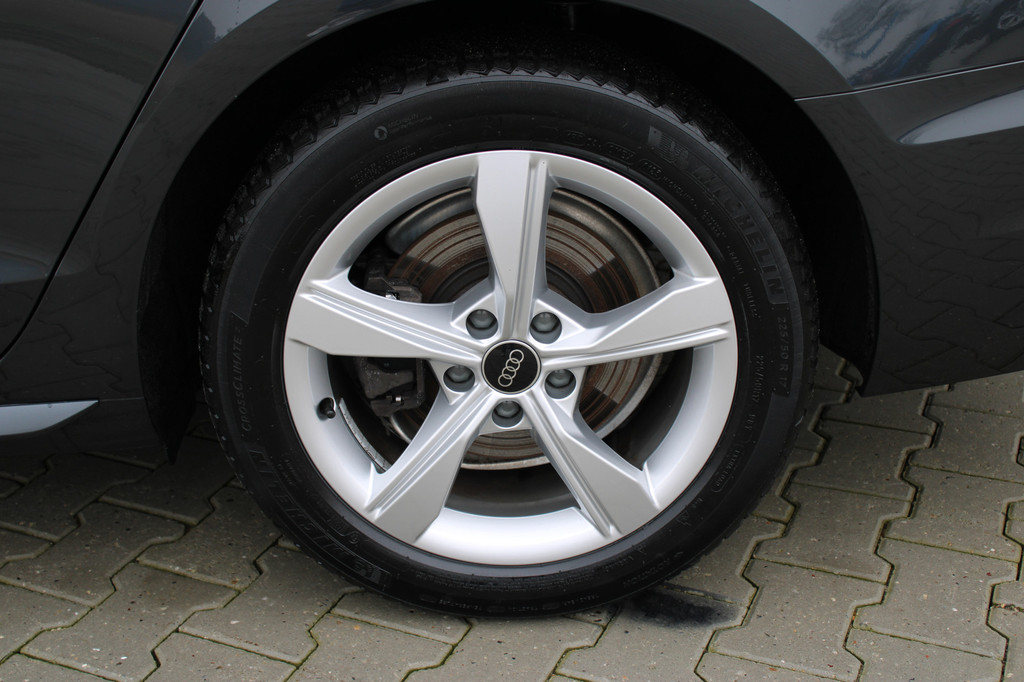 Audi A4 (S728PD) met abonnement