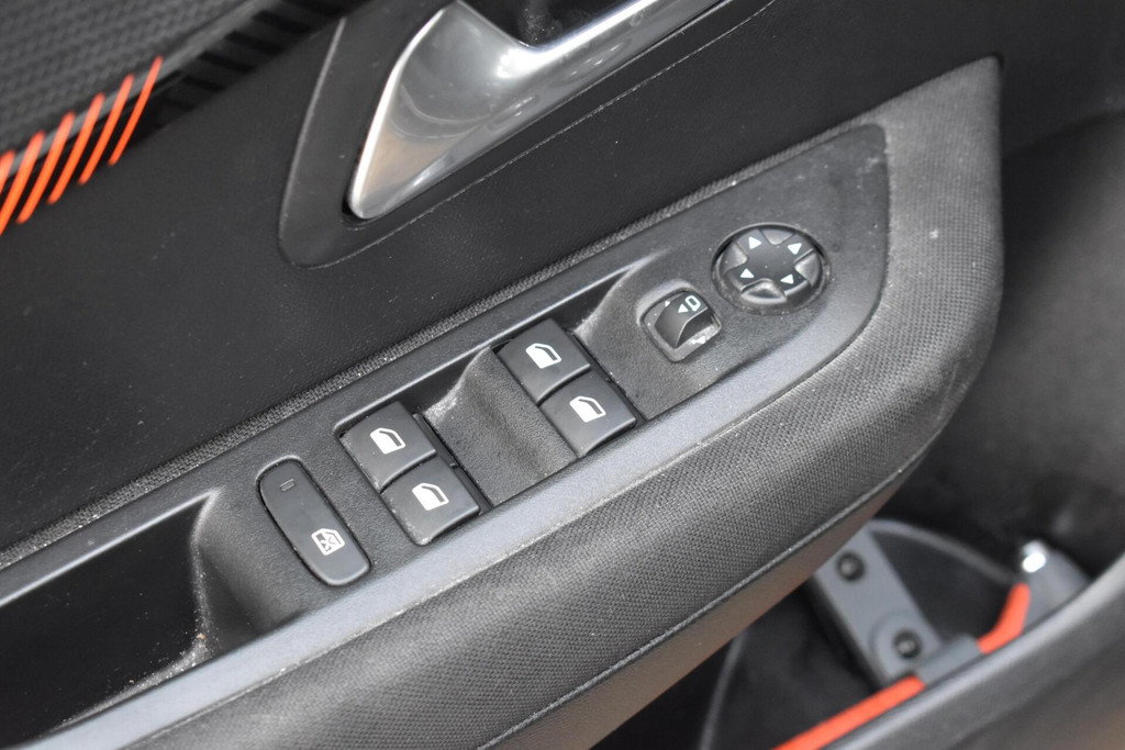 Peugeot e-208 (S147SN) met abonnement