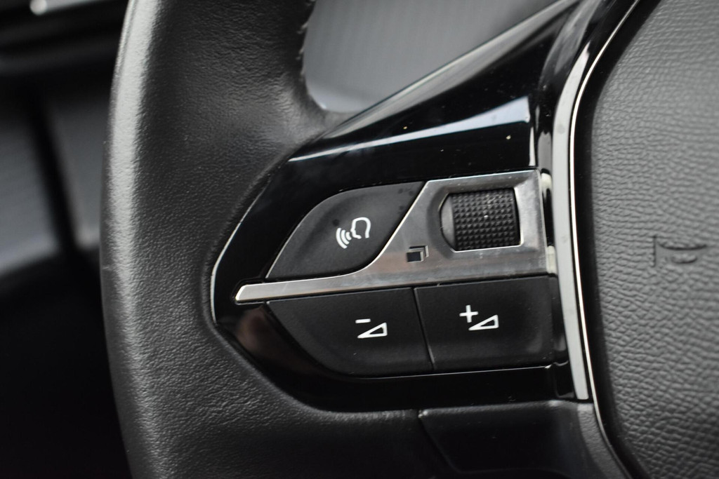 Peugeot e-208 (S147SN) met abonnement