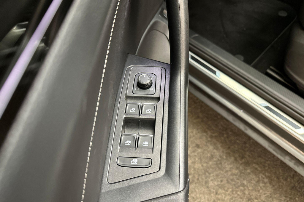 Volkswagen T-Roc (JXD58Z) met abonnement