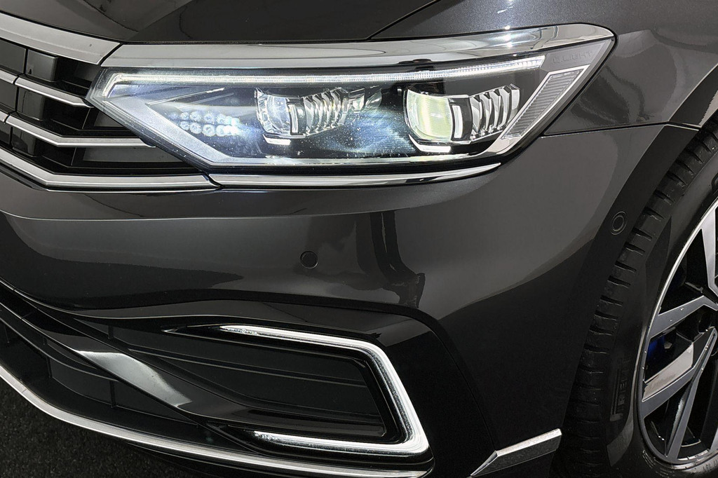 Volkswagen Passat (JXF13F) met abonnement