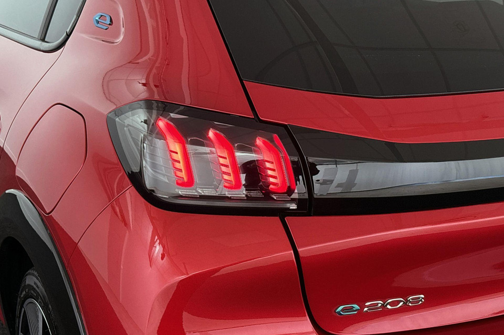 Peugeot e-208 (R080JG) met abonnement