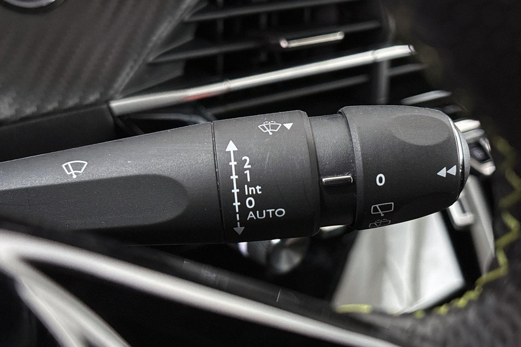 Peugeot e-208 (R080JG) met abonnement