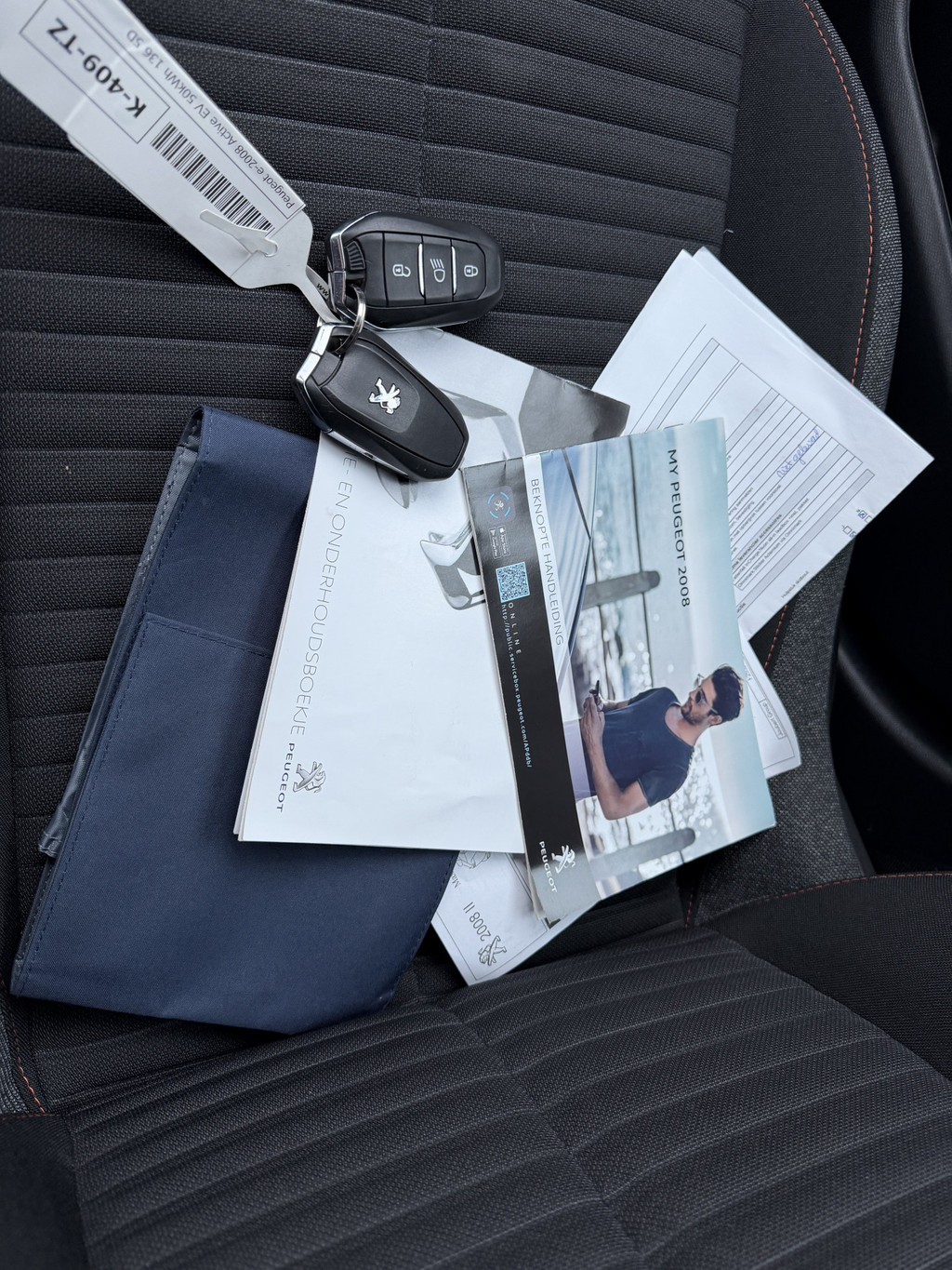 Peugeot e-2008 (K409TZ) met abonnement