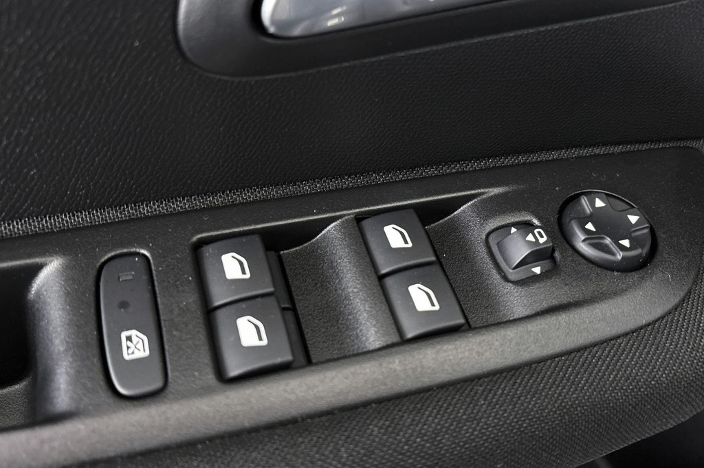 Peugeot e-208 (S908LJ) met abonnement