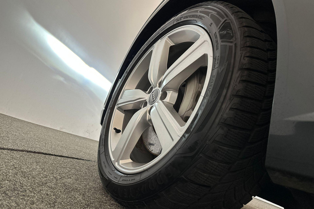 Audi e-tron (J799NK) met abonnement