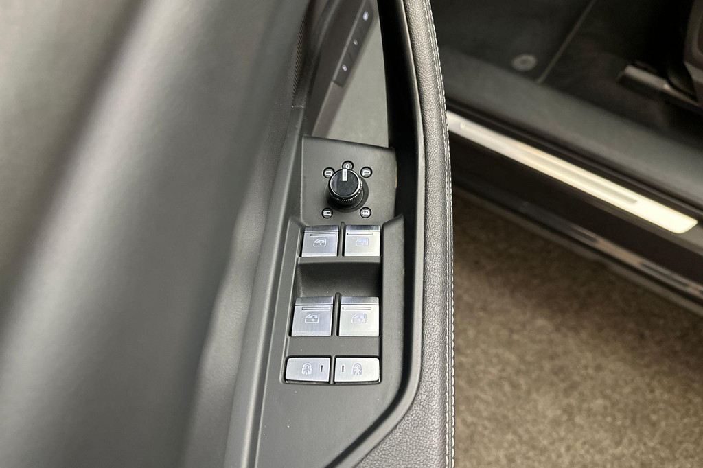 Audi e-tron (J799NK) met abonnement