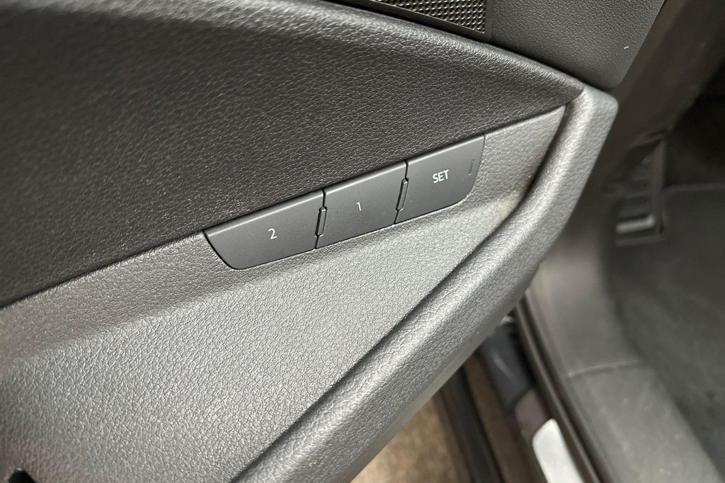 Audi e-tron (J799NK) met abonnement