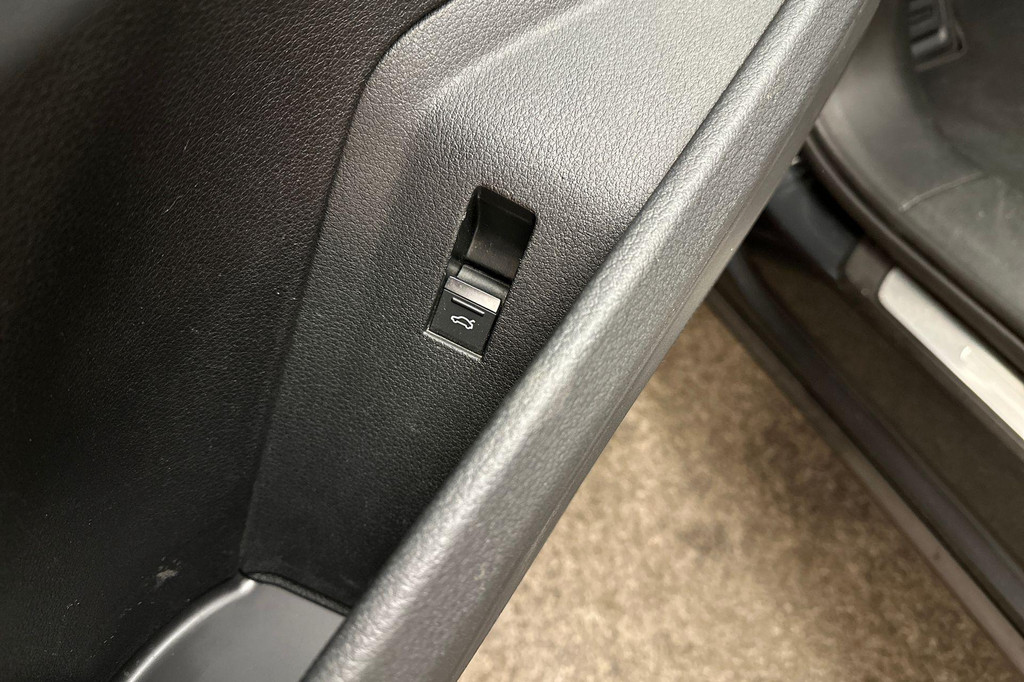 Audi e-tron (J799NK) met abonnement