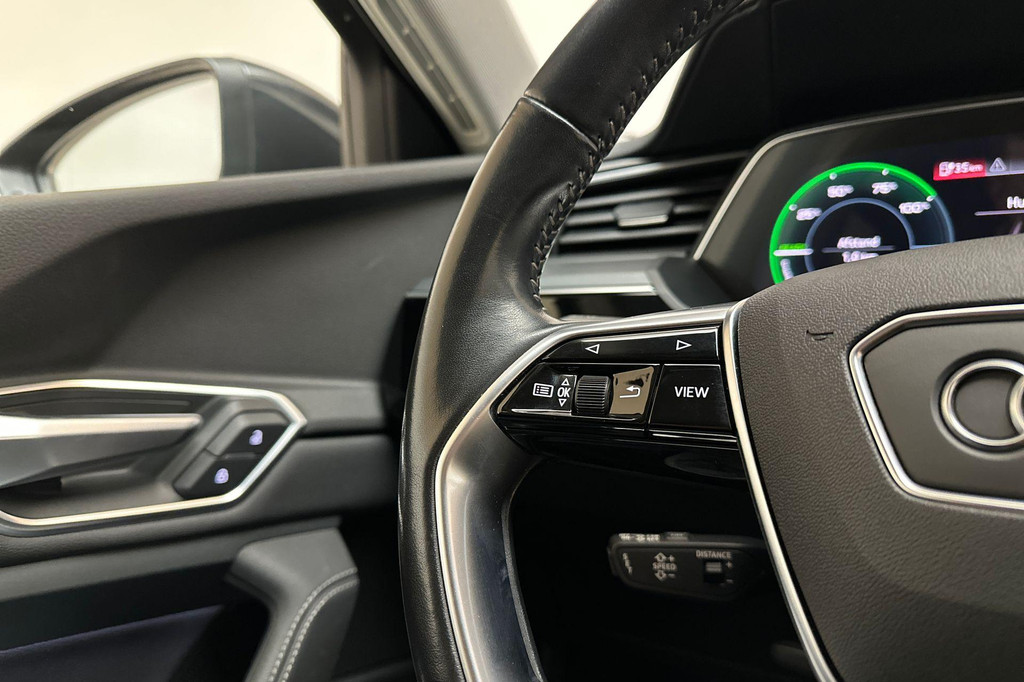 Audi e-tron (J799NK) met abonnement