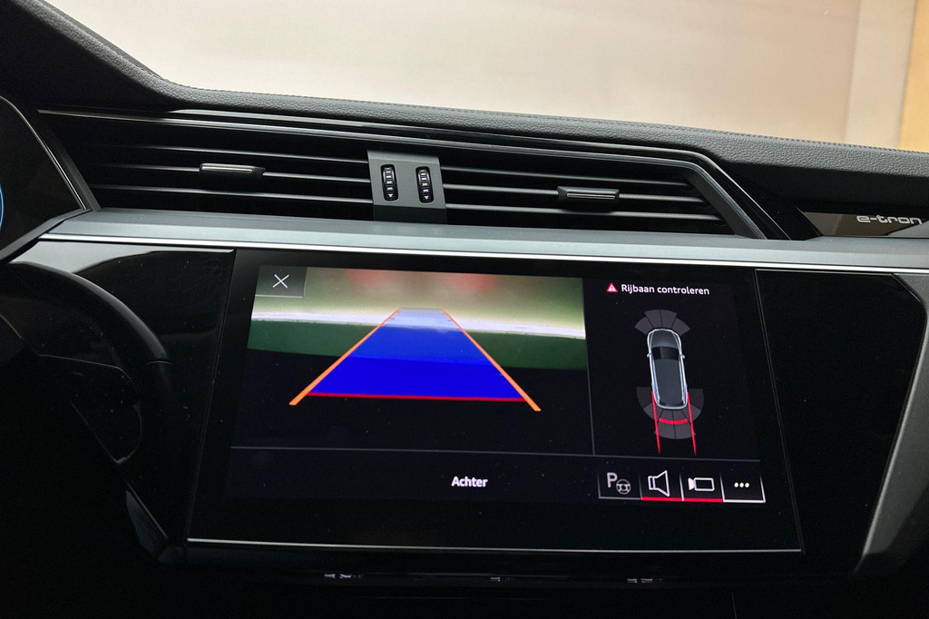 Audi e-tron (J799NK) met abonnement