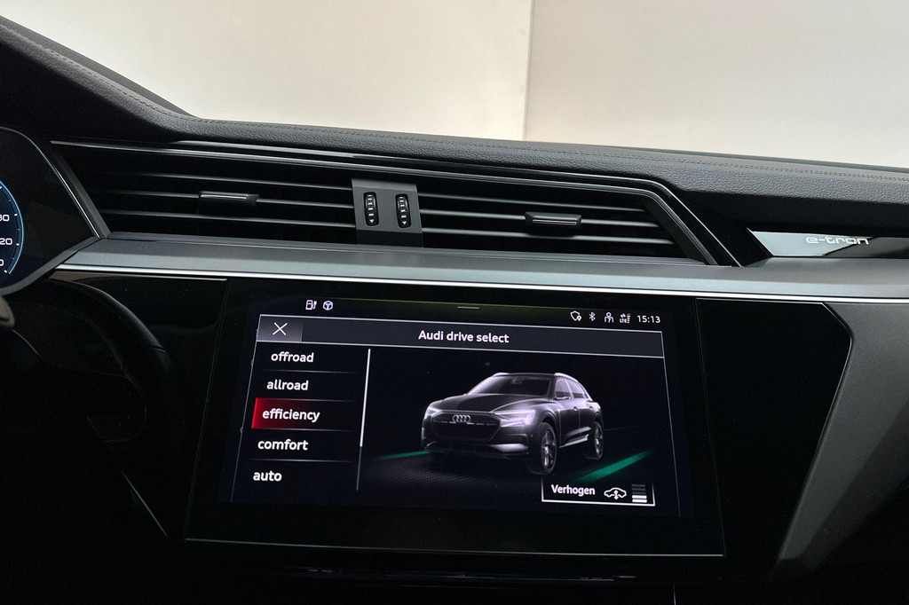 Audi e-tron (J799NK) met abonnement