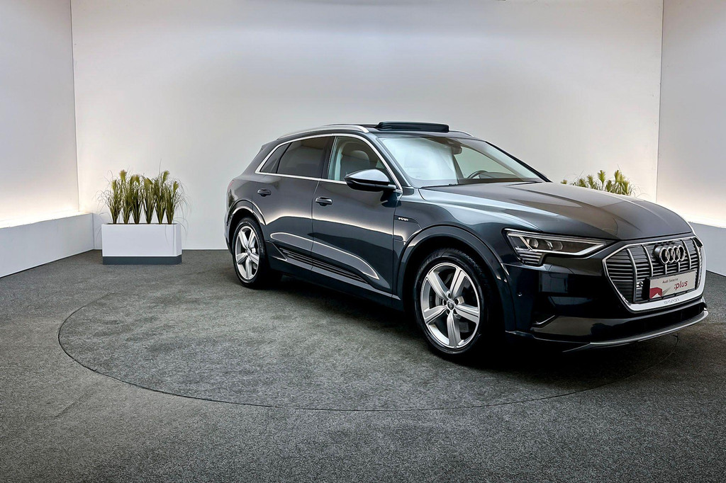 Audi e-tron (J799NK) met abonnement