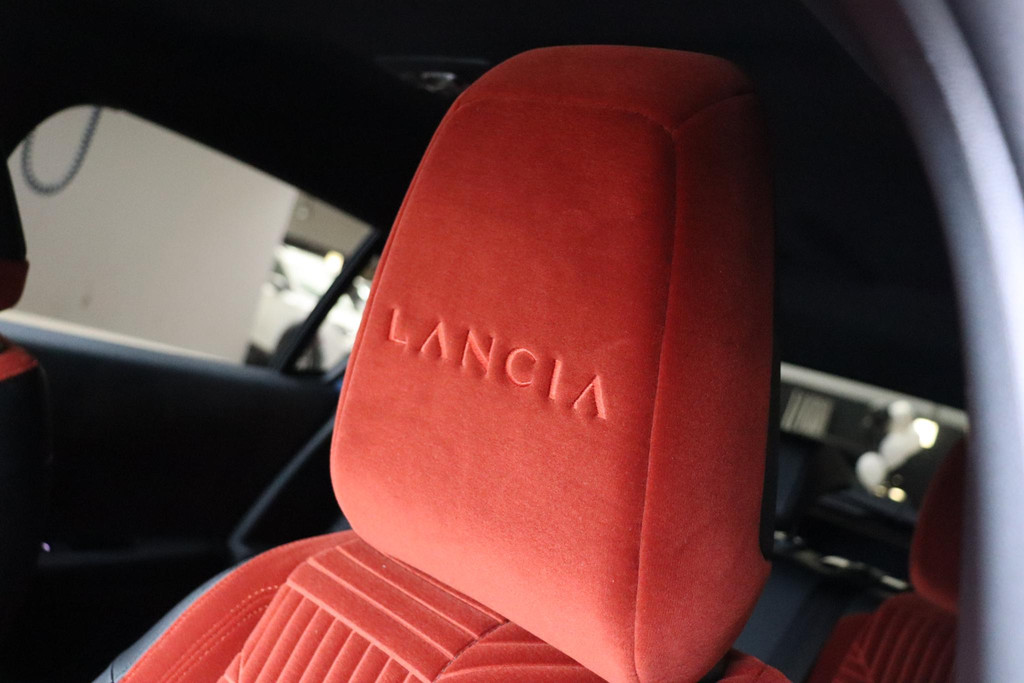 Lancia Ypsilon (JTX43H) met abonnement