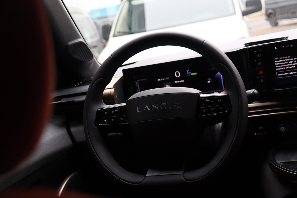 Lancia Ypsilon (JTX43H) met abonnement