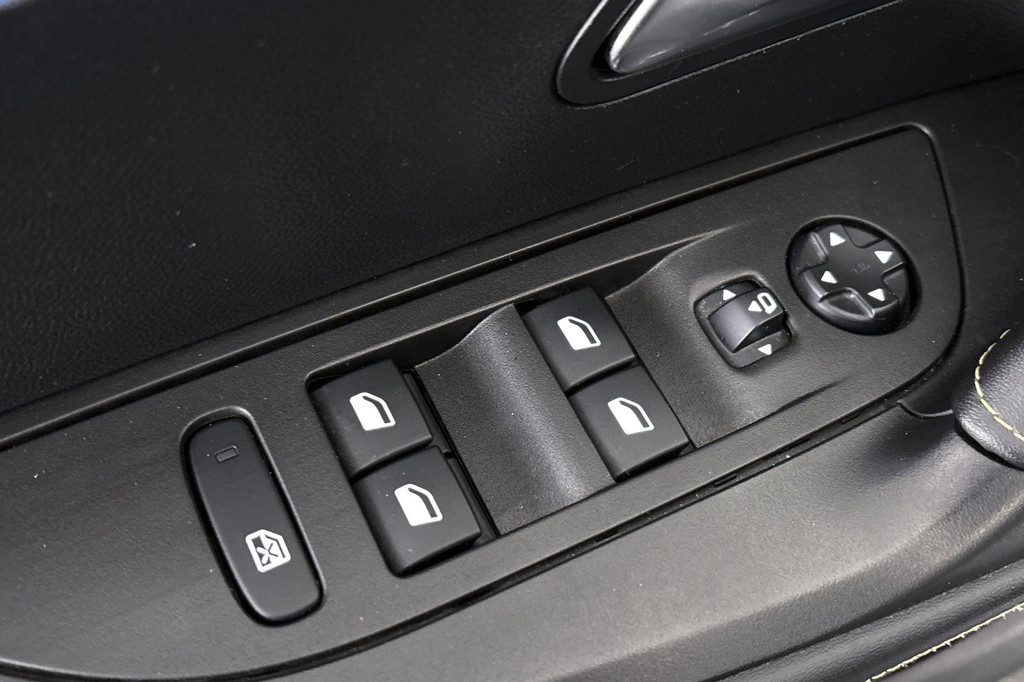 Peugeot 2008 (K066JN) met abonnement