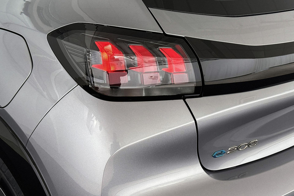 Peugeot e-208 (S495RD) met abonnement