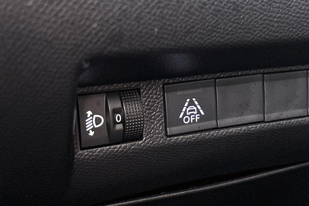 Peugeot e-208 (S495RD) met abonnement