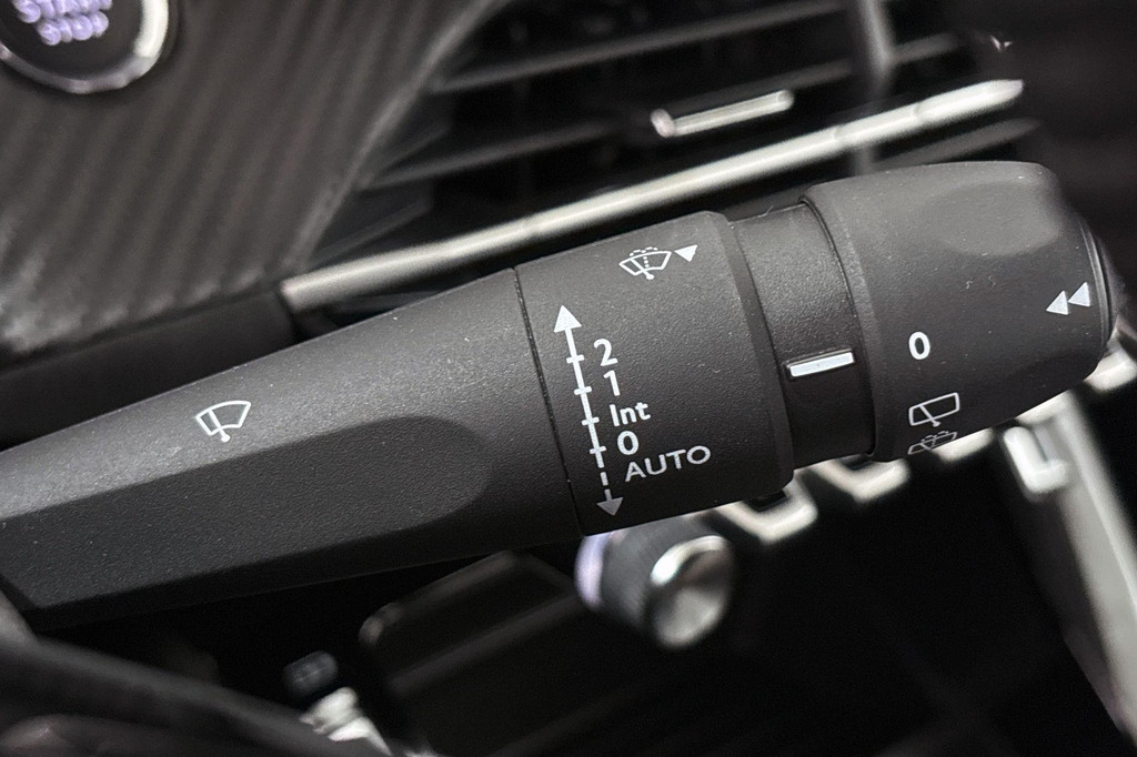 Peugeot e-208 (S495RD) met abonnement