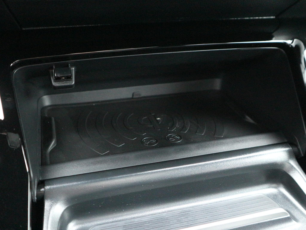 Peugeot e-2008 (JPL32D) met abonnement