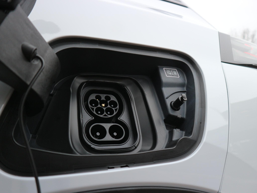 Peugeot e-2008 (JPL32D) met abonnement