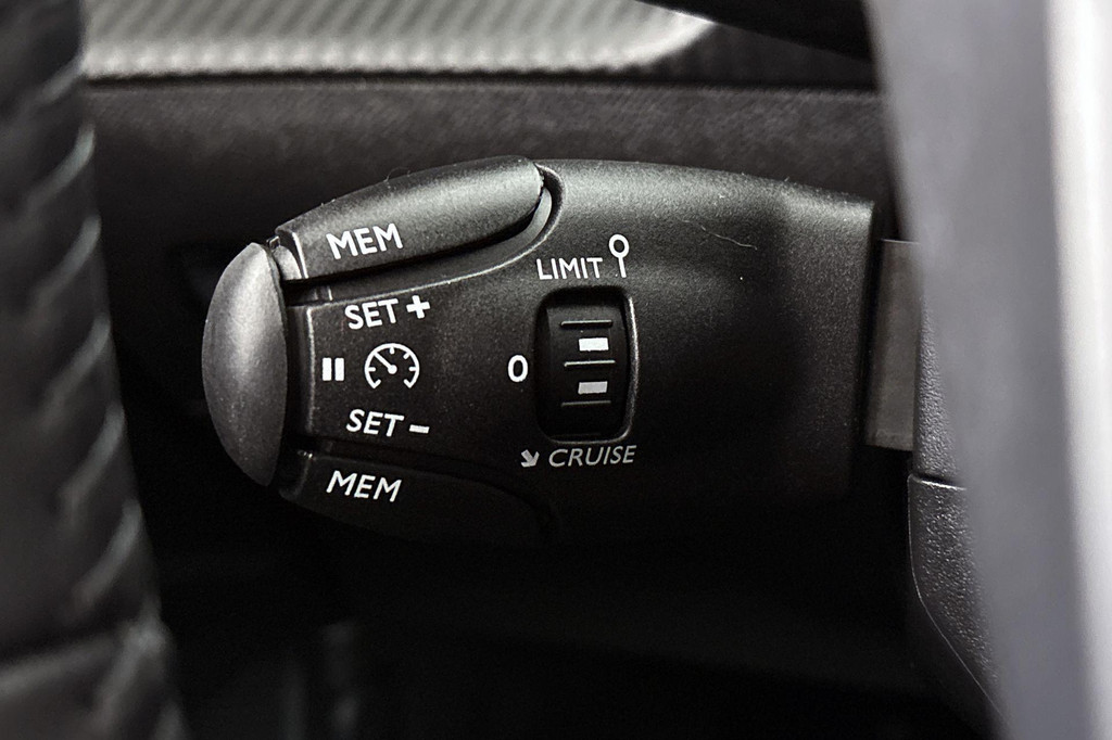 Peugeot e-2008 (X912XN) met abonnement