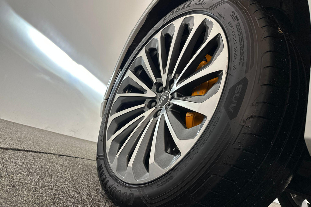 Audi e-tron (L564BR) met abonnement