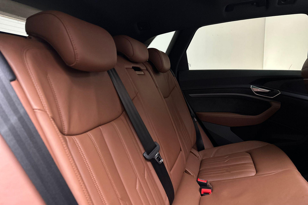 Audi e-tron (L564BR) met abonnement