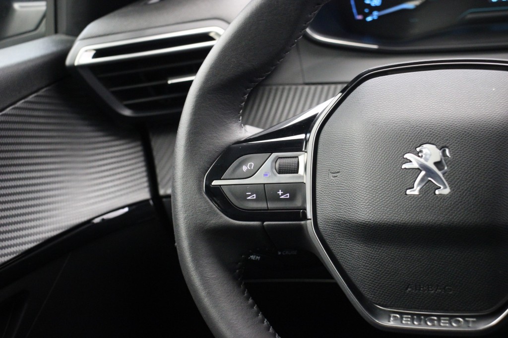 Peugeot e-208 (S906LJ) met abonnement