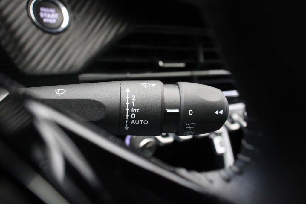 Peugeot e-208 (S906LJ) met abonnement